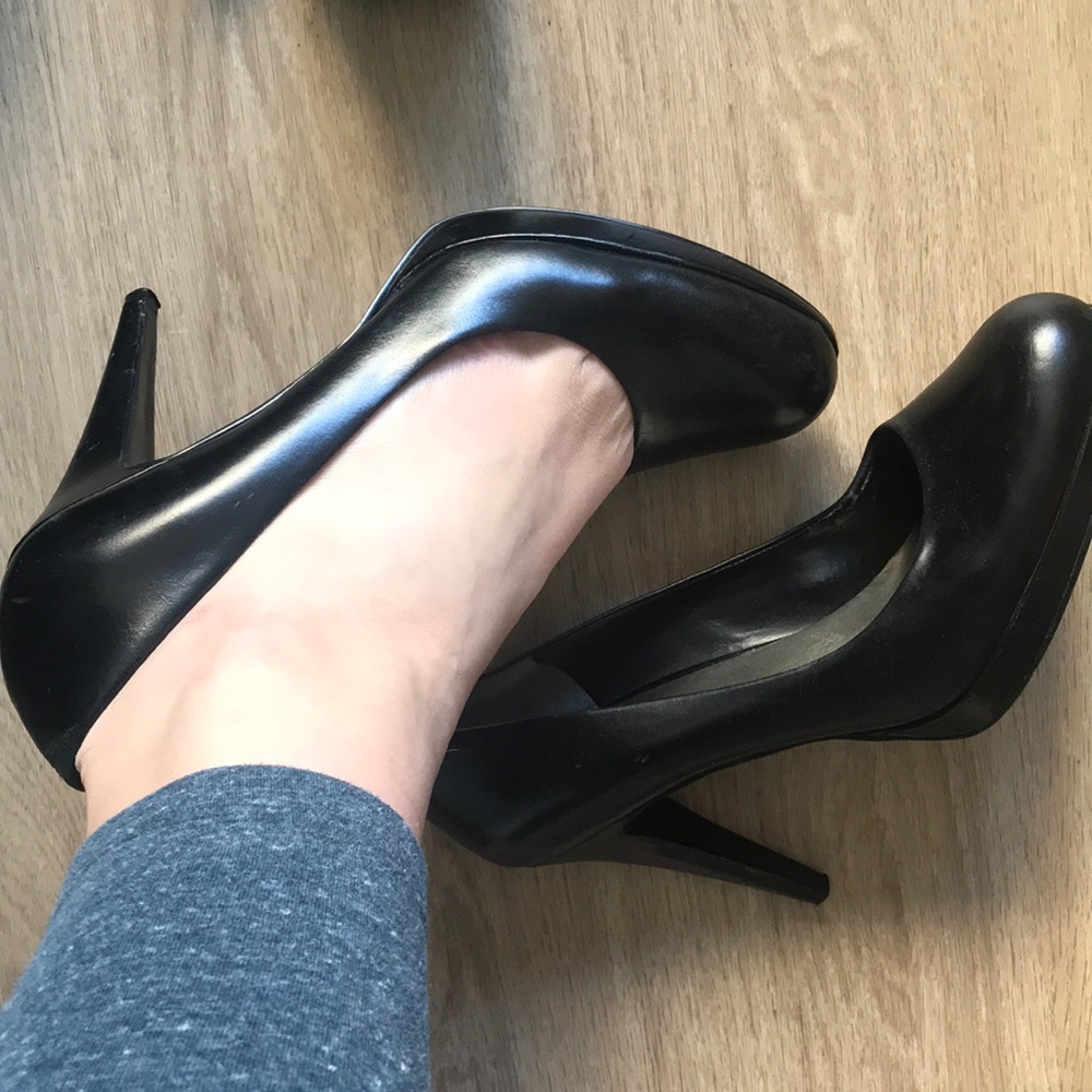 Nine West Simple Black Leather Heels